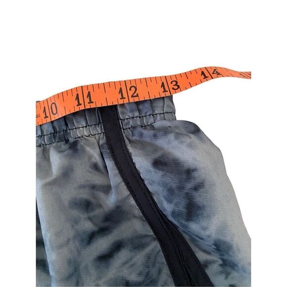 Under Armour Fitted Heat Gear Shorts Athletic Sporty Tie Dye - Picture 11 of 12